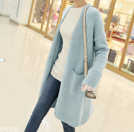 今年流行什么顏色針織開(kāi)衫？這三款一定要有