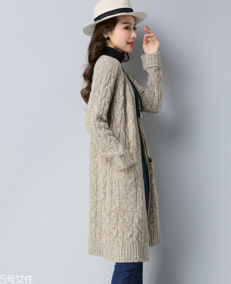 今年流行什么顏色針織開(kāi)衫？這三款一定要有