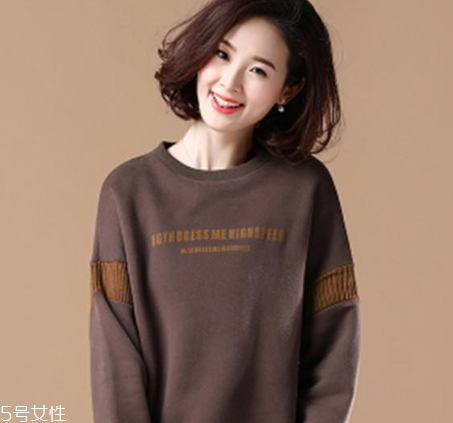 今年流行什么款式衛(wèi)衣？春日造型全靠它