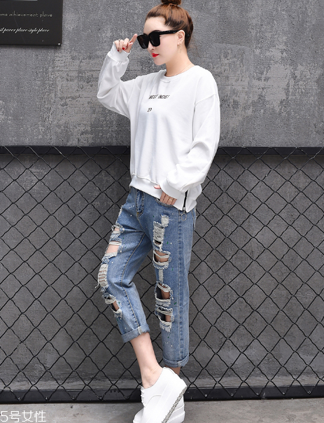 今年流行什么款式衛(wèi)衣？春日造型全靠它