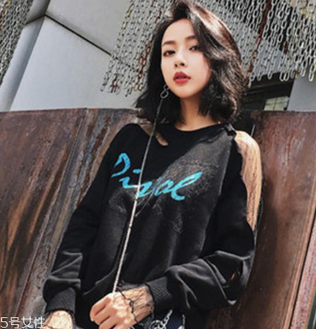 今年流行什么款式衛(wèi)衣？春日造型全靠它