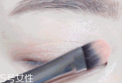 夏天化妝怎么樣不脫妝？8個(gè)小技巧讓你做清爽女神