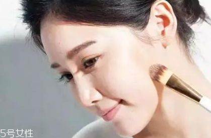 夏天化妝怎么樣不脫妝？8個(gè)小技巧讓你做清爽女神