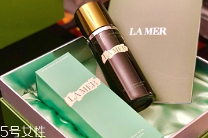 海藍(lán)之謎精萃液跟爽膚水有什么區(qū)別？用于爽膚水之后