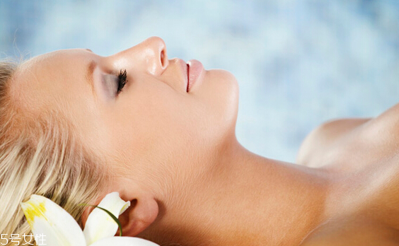 安耐曬金瓶和銀瓶的區(qū)別 安耐曬可以防曬多久 安耐曬金瓶和銀瓶的區(qū)別 安耐曬可以防曬多久