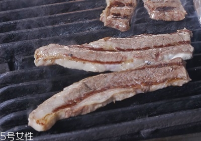 美式烤肉做法步驟圖解 美式烤肉做法步驟圖解