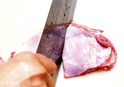 正宗新疆烤肉的做法和配料 正宗新疆烤肉的做法和配料