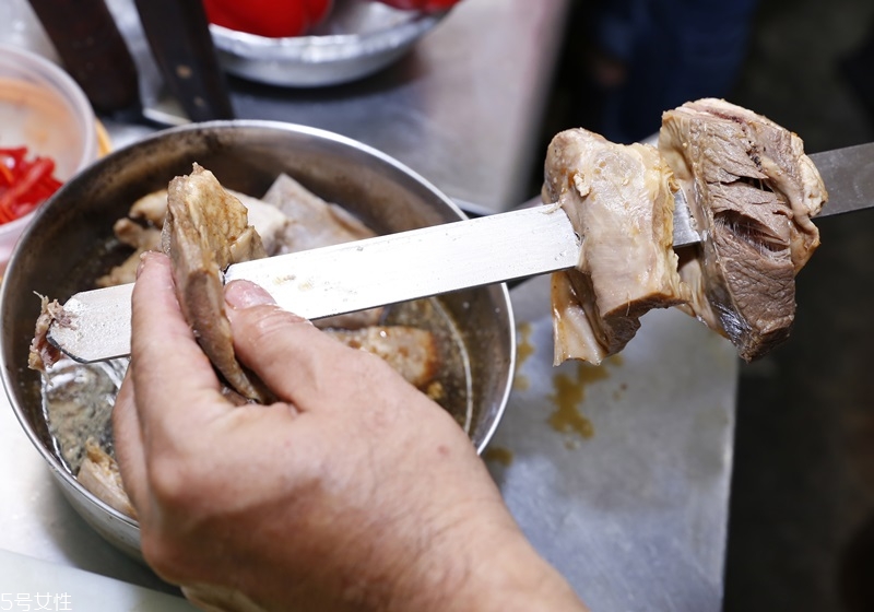 正宗新疆烤肉的做法和配料 正宗新疆烤肉的做法和配料