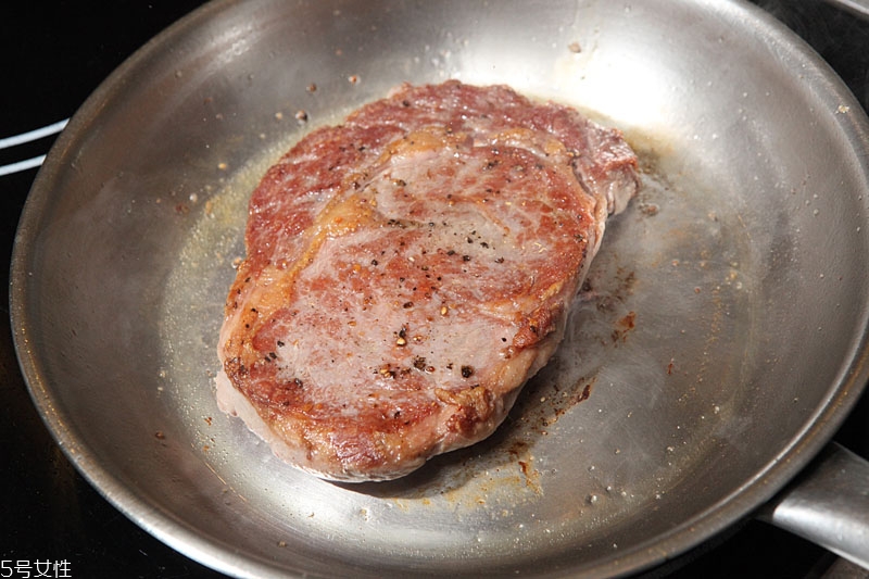 五分熟牛排怎么煎 牛排五分熟煎多長時間 五分熟牛排怎么煎 牛排五分熟煎多長時間