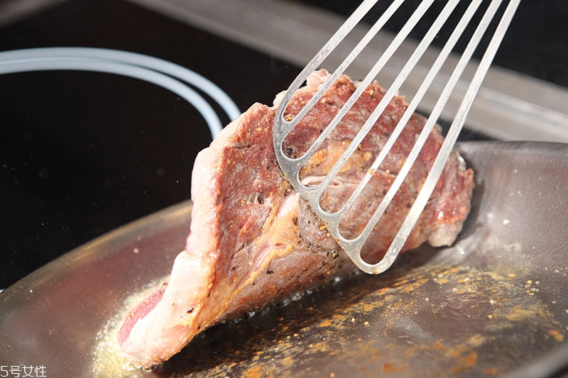五分熟牛排怎么煎 牛排五分熟煎多長時間 五分熟牛排怎么煎 牛排五分熟煎多長時間