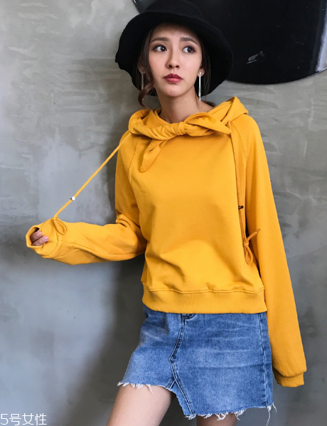 春天穿什么樣的衛(wèi)衣好看？春日百變衛(wèi)衣穿搭