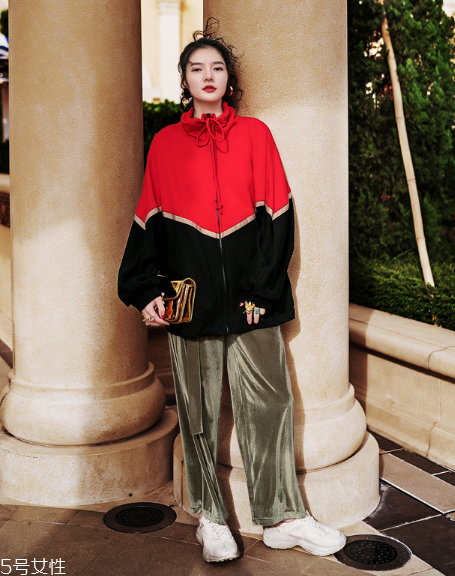 春天穿什么樣的衛(wèi)衣好看？春日百變衛(wèi)衣穿搭