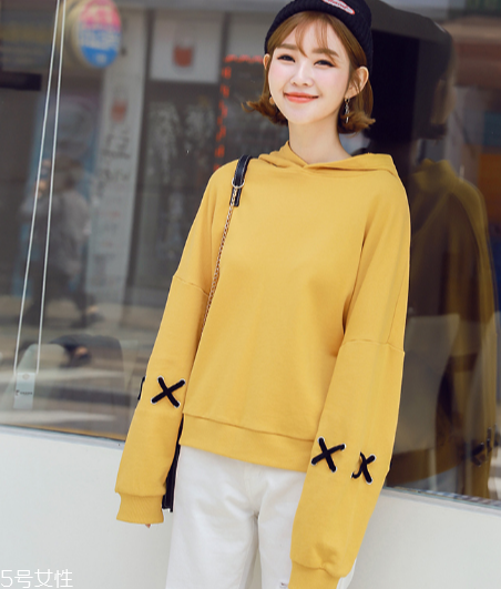 春天穿什么樣的衛(wèi)衣好看？春日百變衛(wèi)衣穿搭