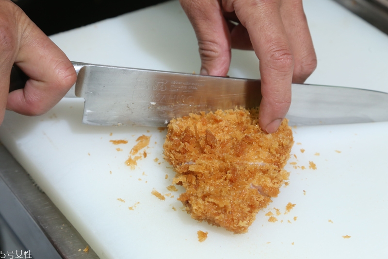 日式炸豬排的做法及吃法 日式炸豬排的做法及吃法