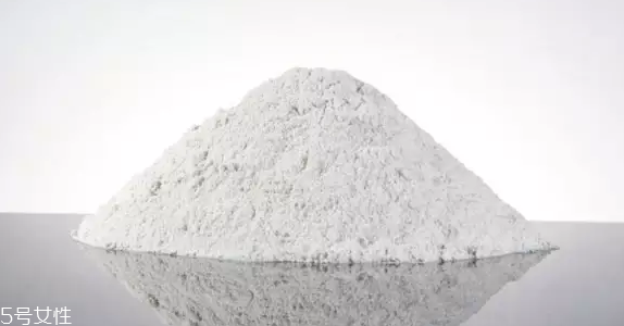 粘土面膜有幾種？高嶺土是最常見的清潔面膜成分