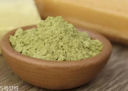 粘土面膜有幾種？高嶺土是最常見的清潔面膜成分