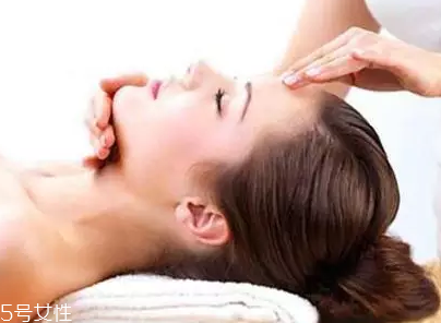 玫瑰果油和玫瑰精油怎么區(qū)分？玫瑰精油超級(jí)昂貴