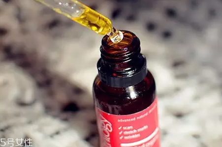 玫瑰果油怎么涂效果最好？搓熱再用加速吸收