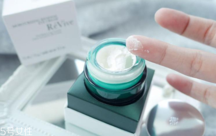 revive光采再生更新眼霜怎么樣？低調(diào)有內(nèi)涵的貴婦眼霜