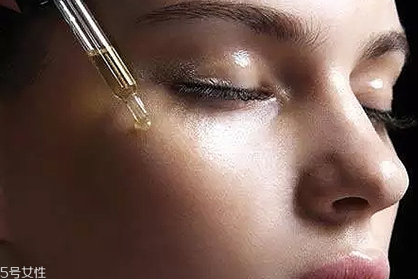 玫瑰果油可以涂眼周嗎？搓熱之后再涂