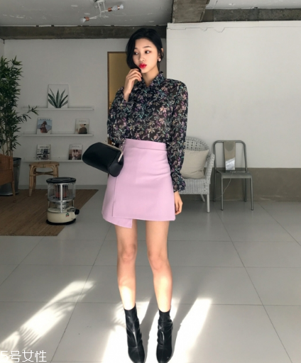 粉色短裙配什么鞋子？少女感爆棚穿搭