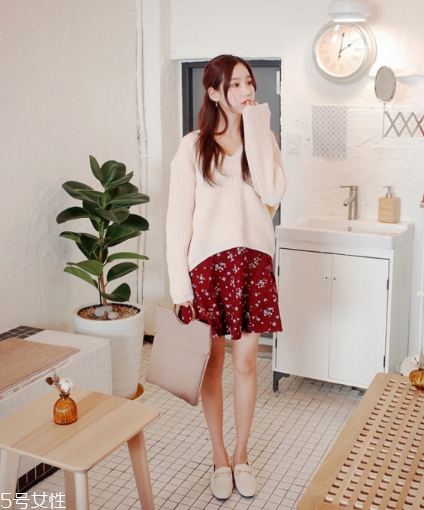 碎花短裙怎么搭配？與春天來一場甜美約會