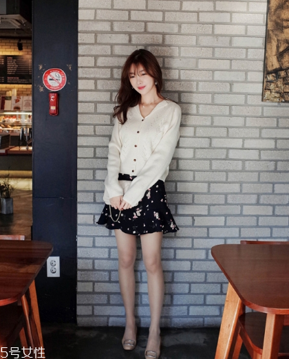 碎花短裙怎么搭配？與春天來一場甜美約會