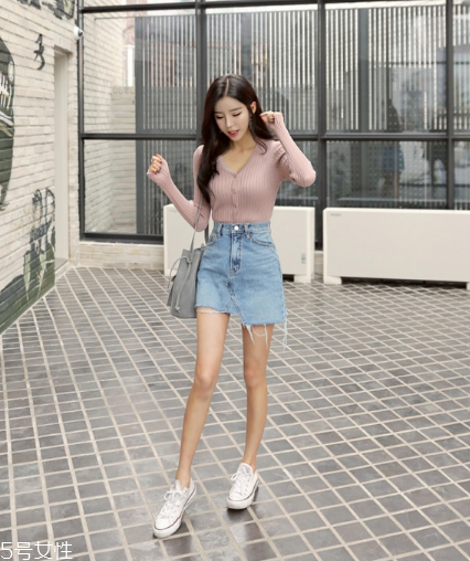 牛仔短裙搭配什么鞋？瞬間變身萌萌少女