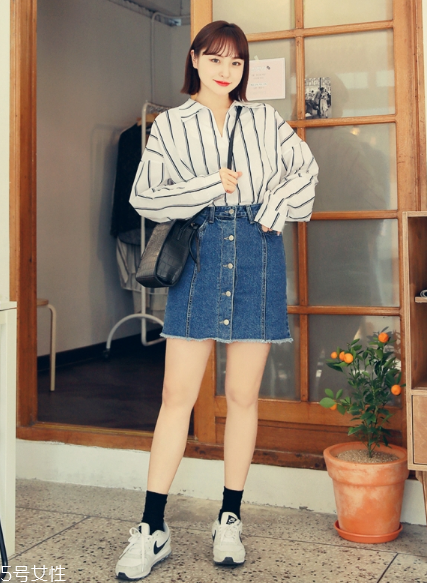 牛仔短裙搭配什么鞋？瞬間變身萌萌少女