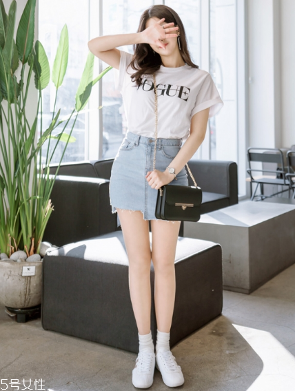 牛仔短裙搭配什么鞋？瞬間變身萌萌少女