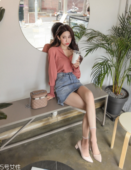 牛仔短裙搭配什么鞋？瞬間變身萌萌少女