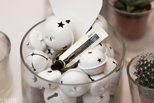 aesop伊索祛痘凝膠怎么樣？一晚還你平滑肌膚