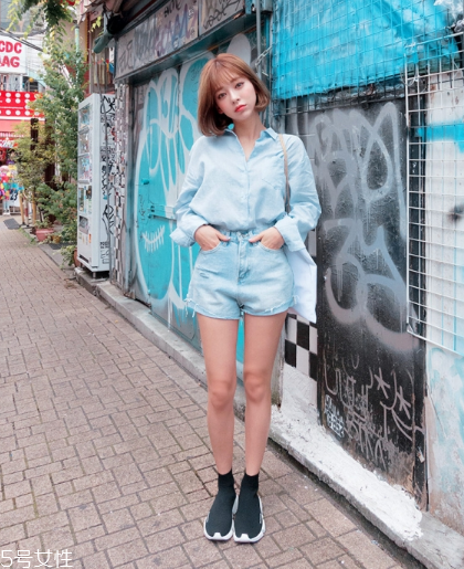 淺藍(lán)色襯衫怎么搭配？干練清新隨意切換