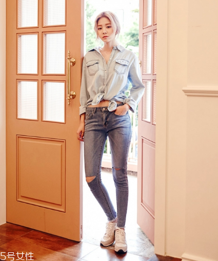 淺藍(lán)色襯衫怎么搭配？干練清新隨意切換