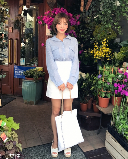 淺藍(lán)色襯衫怎么搭配？干練清新隨意切換