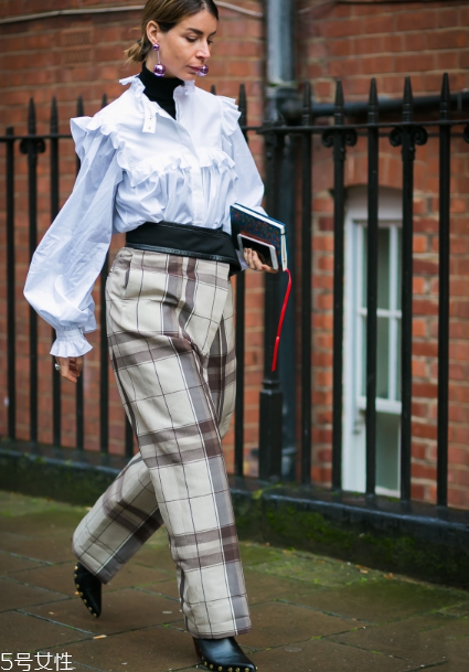 燈籠袖襯衫怎么搭配？藏起你的拜拜肉