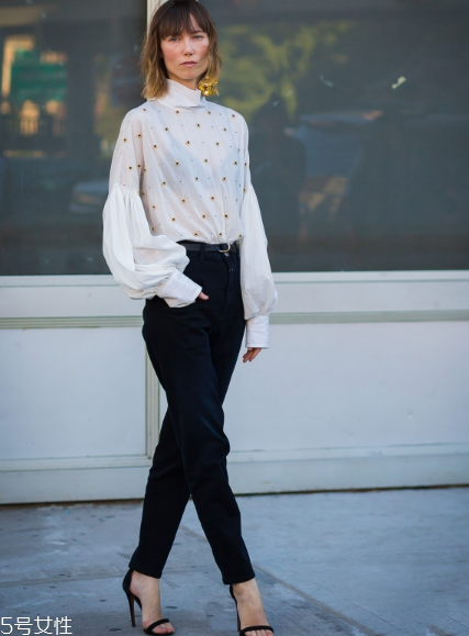 燈籠袖襯衫怎么搭配？藏起你的拜拜肉