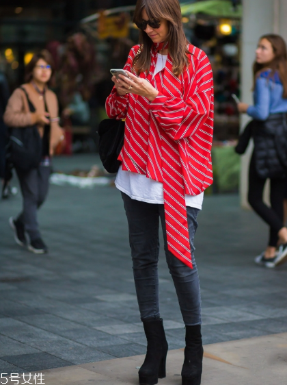 燈籠袖襯衫怎么搭配？藏起你的拜拜肉