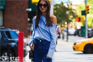 露肩襯衫怎么搭配？恰到好處的性感