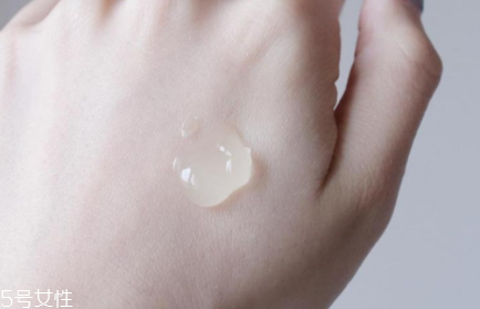 雅頓夜間美白膠囊怎么用？不能半粒用