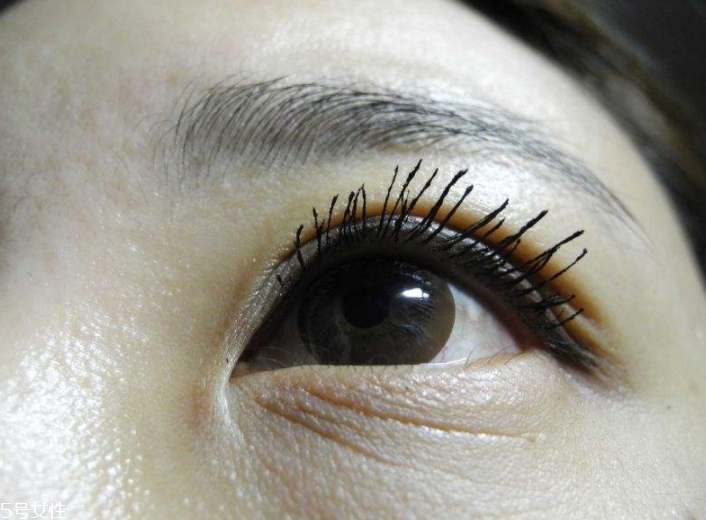 睫毛膏刷成蒼蠅腿圖片 如何避免刷成蒼蠅腿 睫毛膏刷成蒼蠅腿圖片 如何避免刷成蒼蠅腿