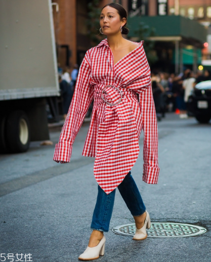 襯衫裙配什么鞋子？玩轉(zhuǎn)春日街頭風(fēng)