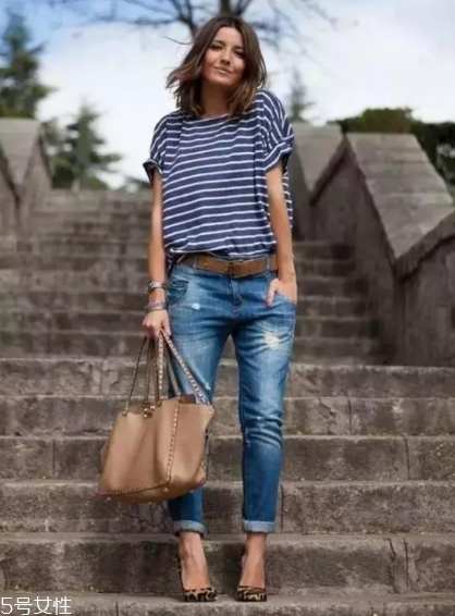 條紋t恤搭配什么褲子？這幾款穿搭簡單又出彩