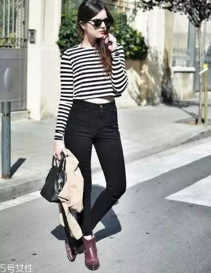 條紋t恤搭配什么褲子？這幾款穿搭簡單又出彩