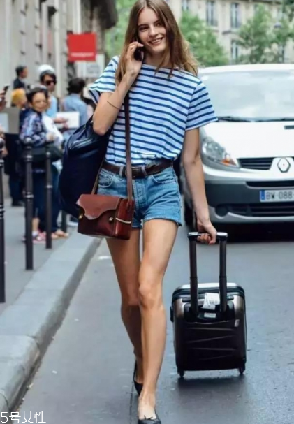 條紋t恤搭配什么褲子？這幾款穿搭簡單又出彩