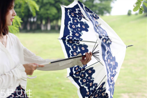 wpc遮陽傘真的能防曬嗎 日本人手一把的太陽傘 wpc遮陽傘真的能防曬嗎 日本人手一把的太陽傘