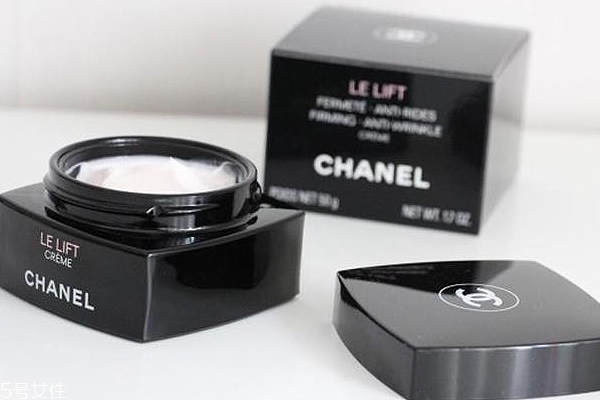chanel智慧緊膚輕盈乳霜適合膚質(zhì) 所有膚質(zhì)的抗老神器 chanel智慧緊膚輕盈乳霜適合膚質(zhì) 所有膚質(zhì)的抗老神器