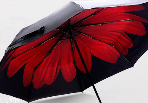 太陽傘怎么選 太陽傘外面黑好還是里面黑好 太陽傘怎么選 太陽傘外面黑好還是里面黑好
