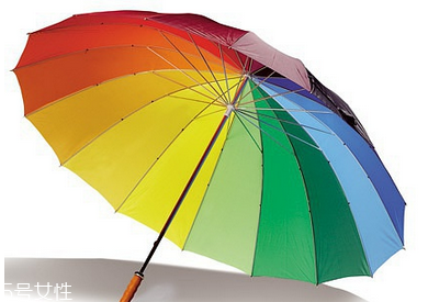 雨傘可以當太陽傘嗎 雨傘沒有防曬值 雨傘可以當太陽傘嗎 雨傘沒有防曬值