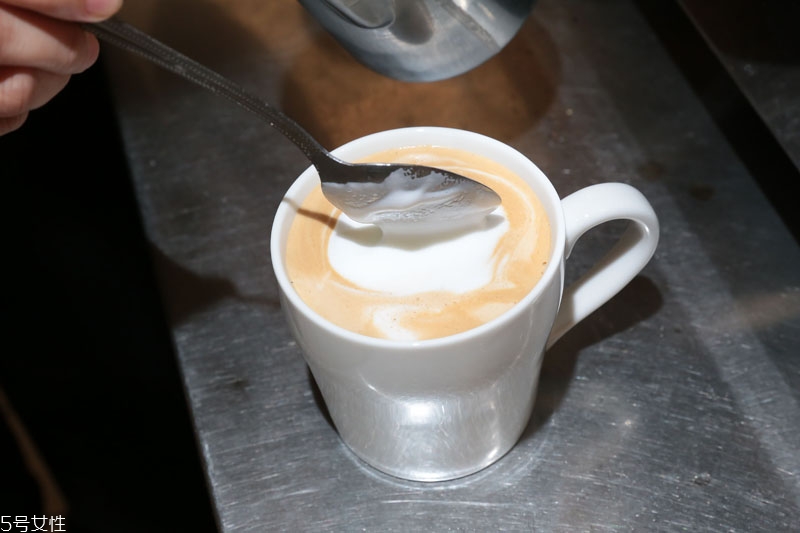 拿鐵咖啡的做法及技巧 變動比例便是卡布奇諾 拿鐵咖啡的做法及技巧 變動比例便是卡布奇諾